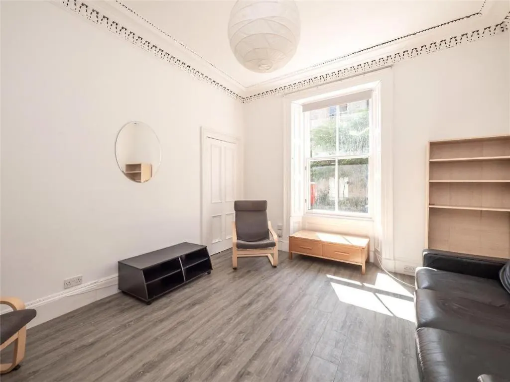 Spacious City Center Main Door 3 Bedrooms Flat