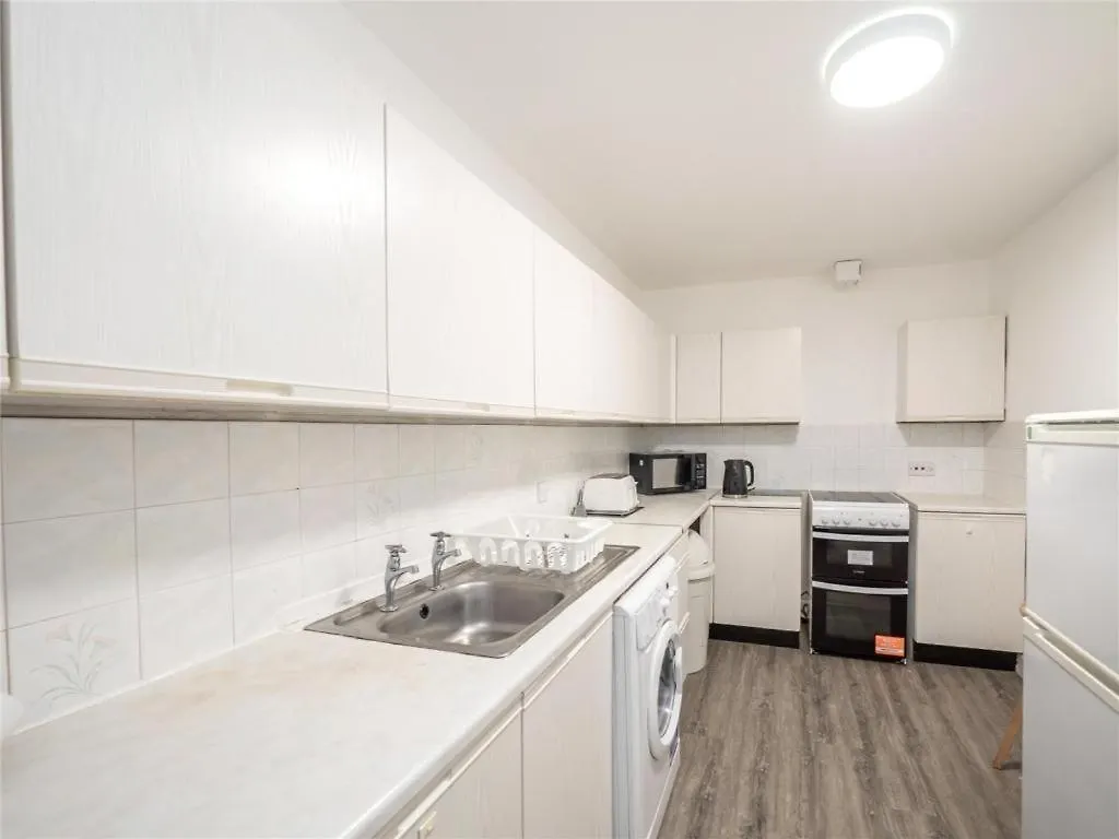 Spacious City Center Main Door 3 Bedrooms Flat 0*, 에든버러 영국